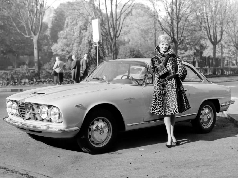  Alfa Romeo 2600 Sprint (106) 1962 года  (фото 13 из 18)